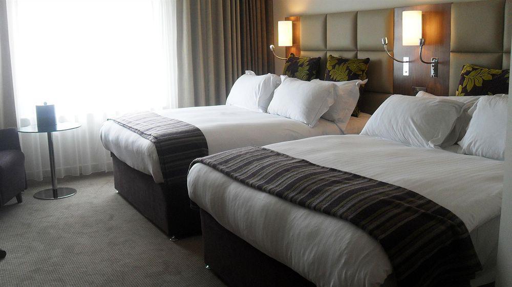 Five Lakes Resort Colchester Room photo